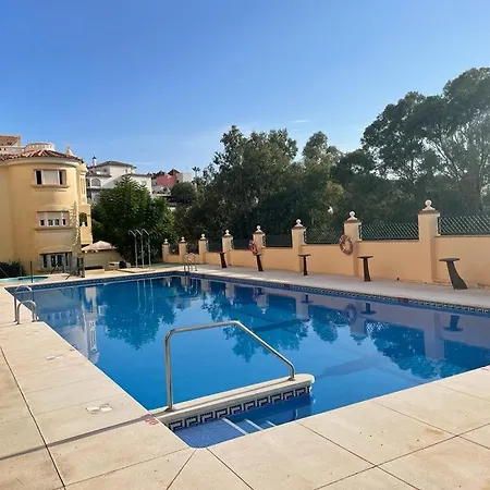 Beautiful Two Bedroom With Pool Apartment *
