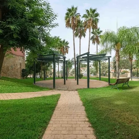 Beautiful Two Bedroom With Pool Apartment *