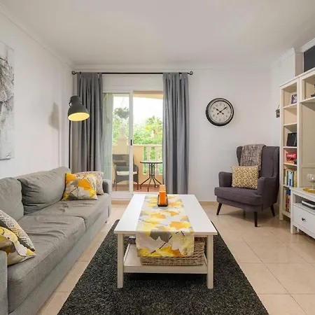 Apartment Beautiful Two Bedroom With Pool
