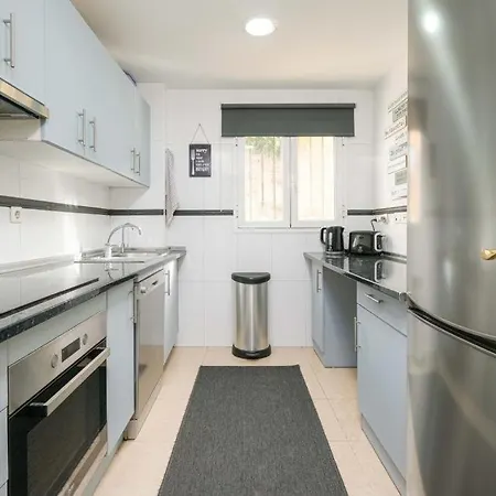 Beautiful Two Bedroom With Pool Apartment *
